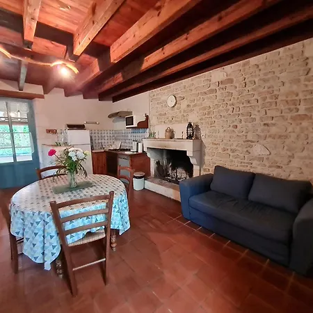 Maison De Caractere Avec Jardin, Barque Et Vtt Dans Le Marais Poitevin Casa rural Benet